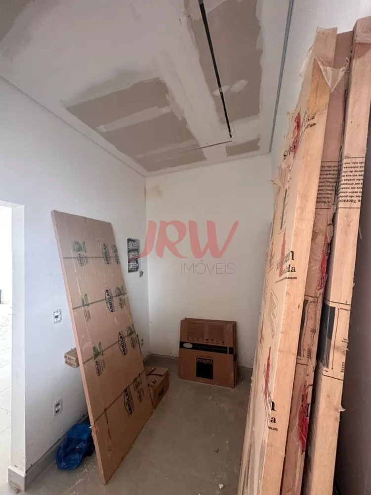 Casa à venda com 3 quartos, 300m² - Foto 4