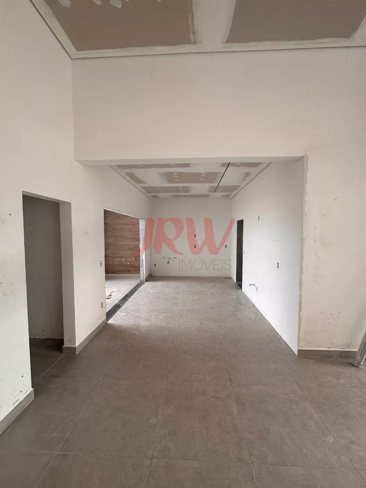 Casa à venda com 3 quartos, 300m² - Foto 1