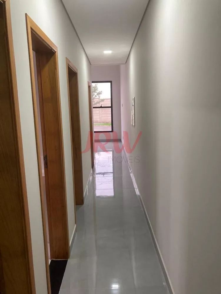 Casa à venda com 3 quartos, 105m² - Foto 1