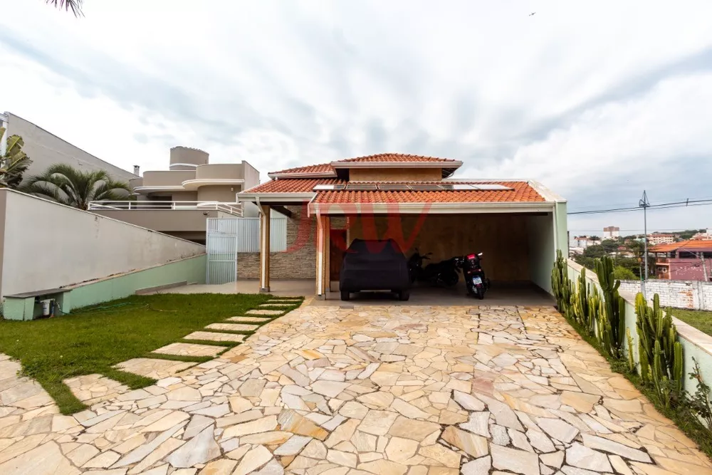 Casa à venda com 5 quartos, 600m² - Foto 1