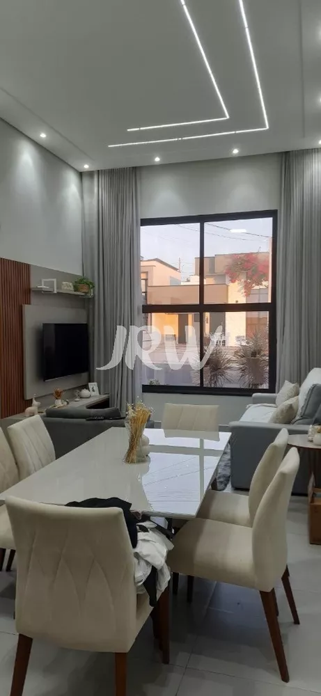 Casa à venda com 3 quartos, 218m² - Foto 1