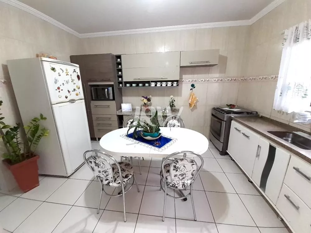 Casa à venda com 2 quartos, 300m² - Foto 6