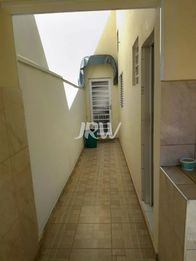 Casa à venda com 2 quartos, 300m² - Foto 4