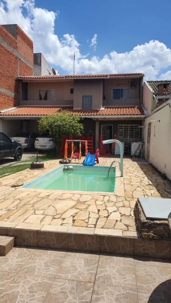 Casa à venda com 3 quartos, 250m² - Foto 1