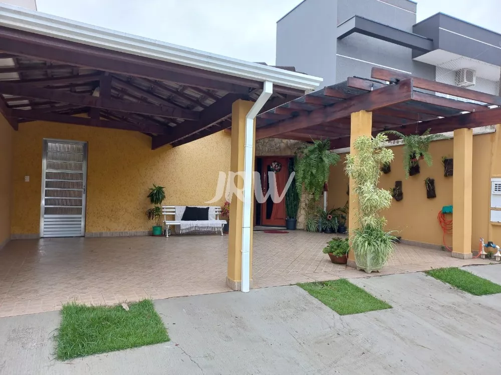 Casa à venda com 2 quartos, 86m² - Foto 1