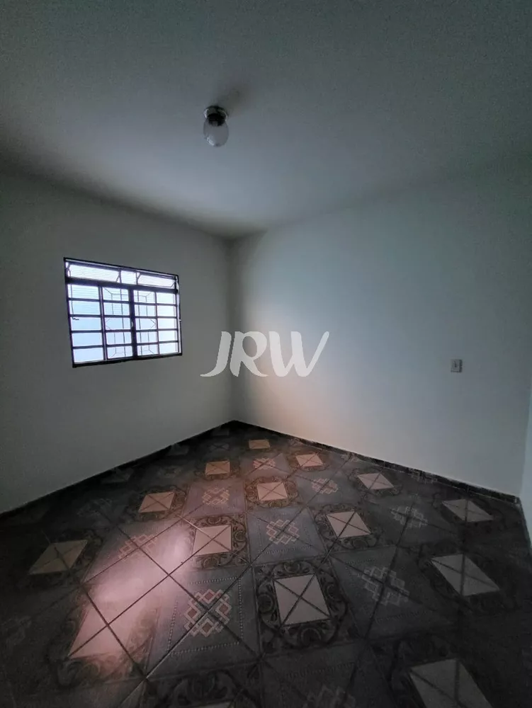 Casa à venda com 2 quartos, 120m² - Foto 2