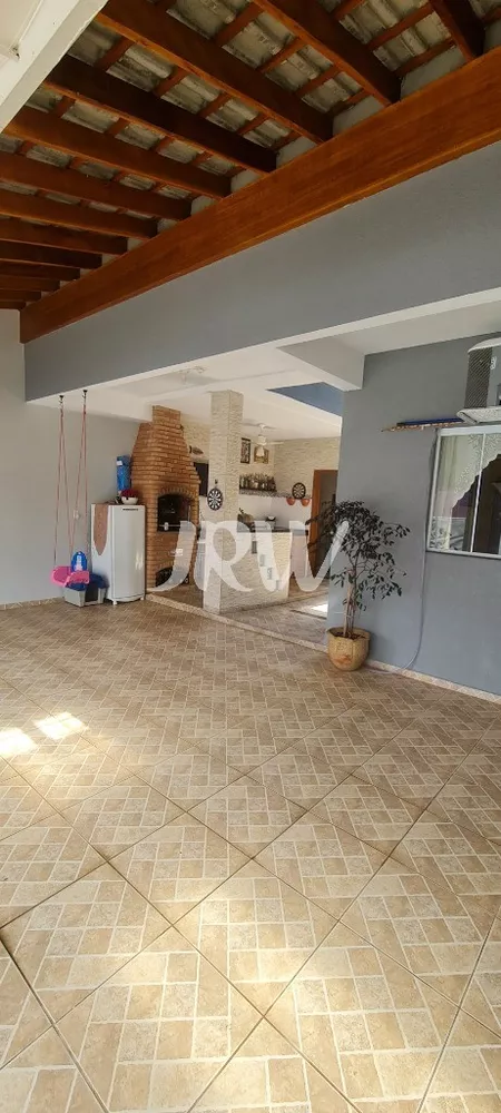 Casa à venda com 3 quartos, 231m² - Foto 2