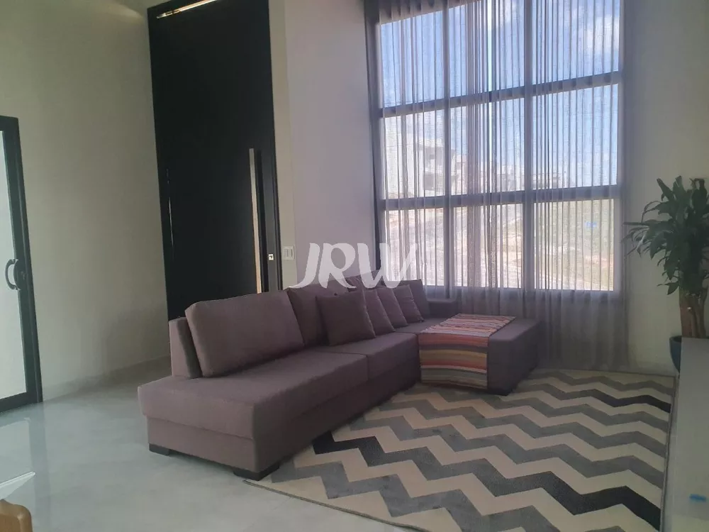 Casa à venda com 3 quartos, 332m² - Foto 1