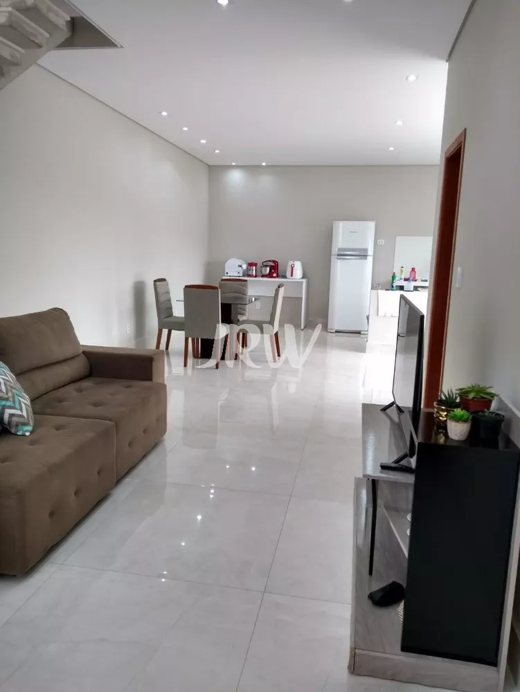 Casa à venda com 3 quartos, 228m² - Foto 2