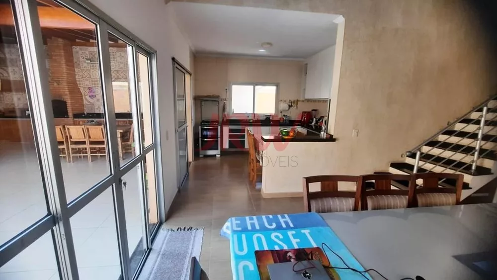 Casa à venda com 3 quartos, 303m² - Foto 2