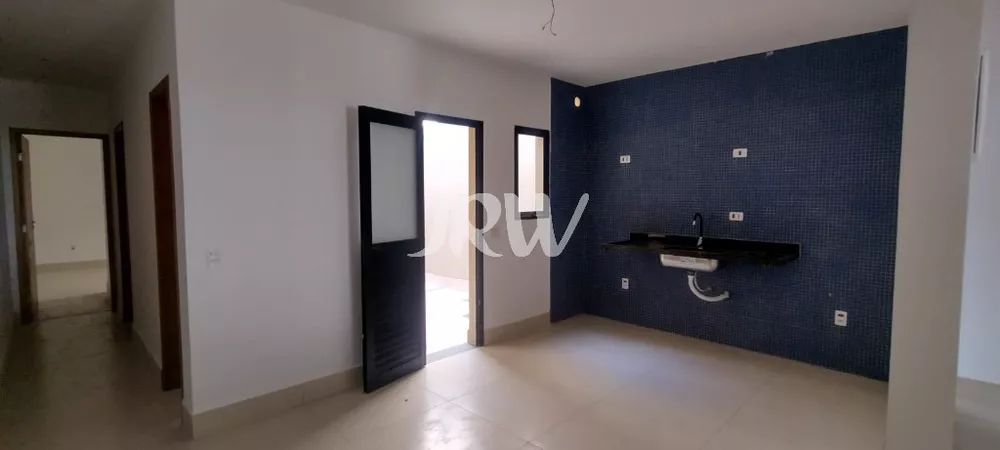 Casa à venda com 2 quartos, 100m² - Foto 1