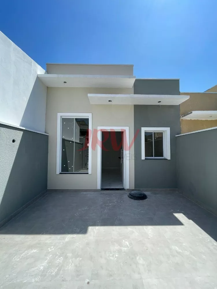 Casa à venda com 3 quartos, 74m² - Foto 1