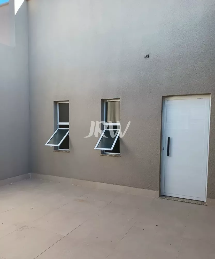 Casa à venda com 2 quartos, 68m² - Foto 1