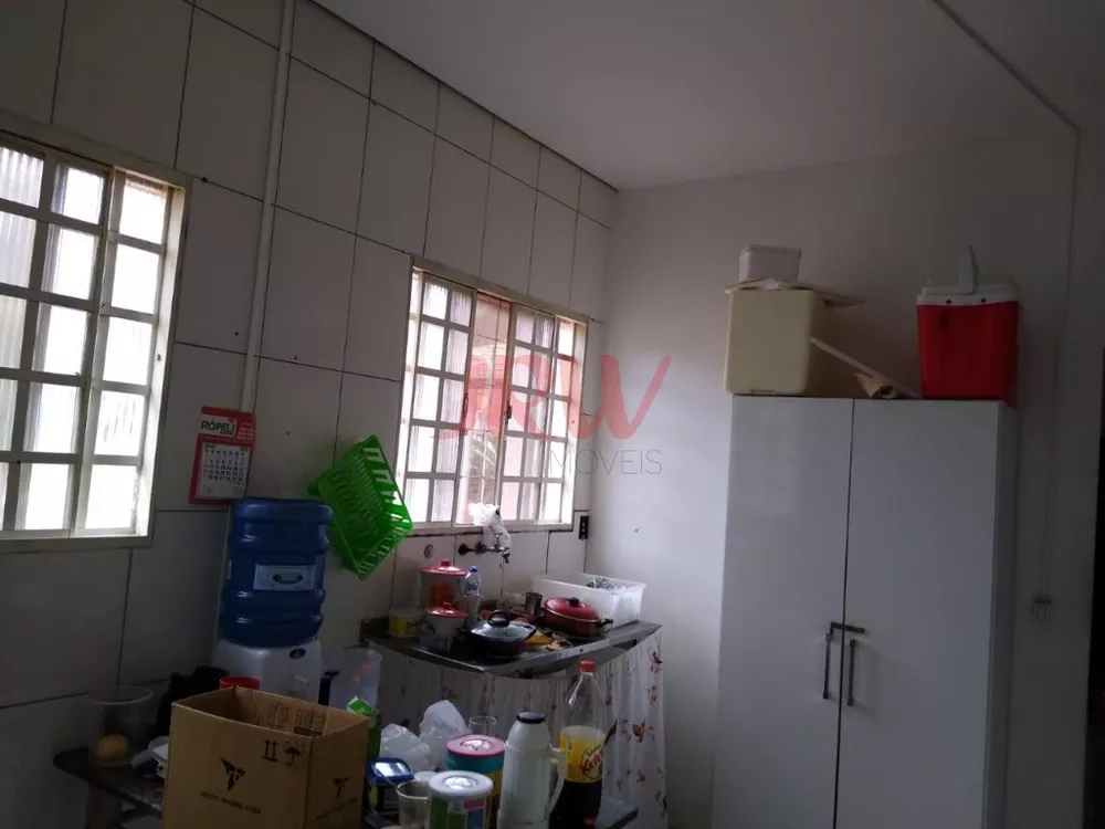 Casa à venda com 3 quartos, 700m² - Foto 2