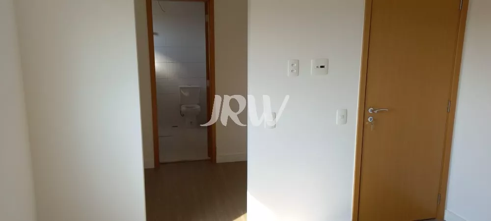 Apartamento à venda com 3 quartos, 120m² - Foto 2