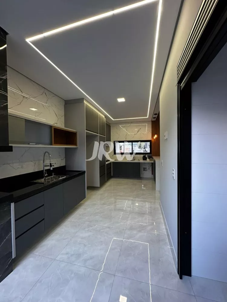 Casa à venda com 3 quartos, 200m² - Foto 1