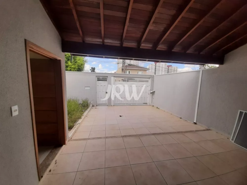 Casa à venda com 3 quartos, 149m² - Foto 1