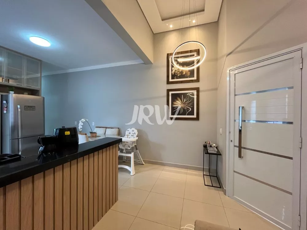 Casa à venda com 2 quartos, 100m² - Foto 1