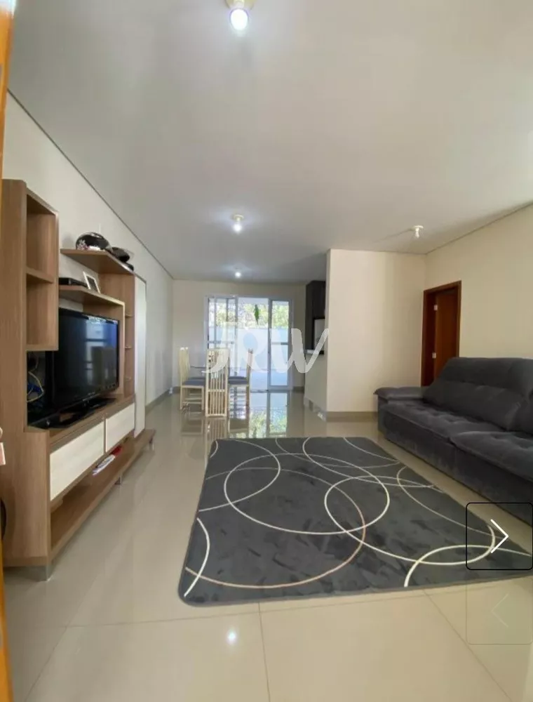 Casa à venda com 3 quartos, 150m² - Foto 1