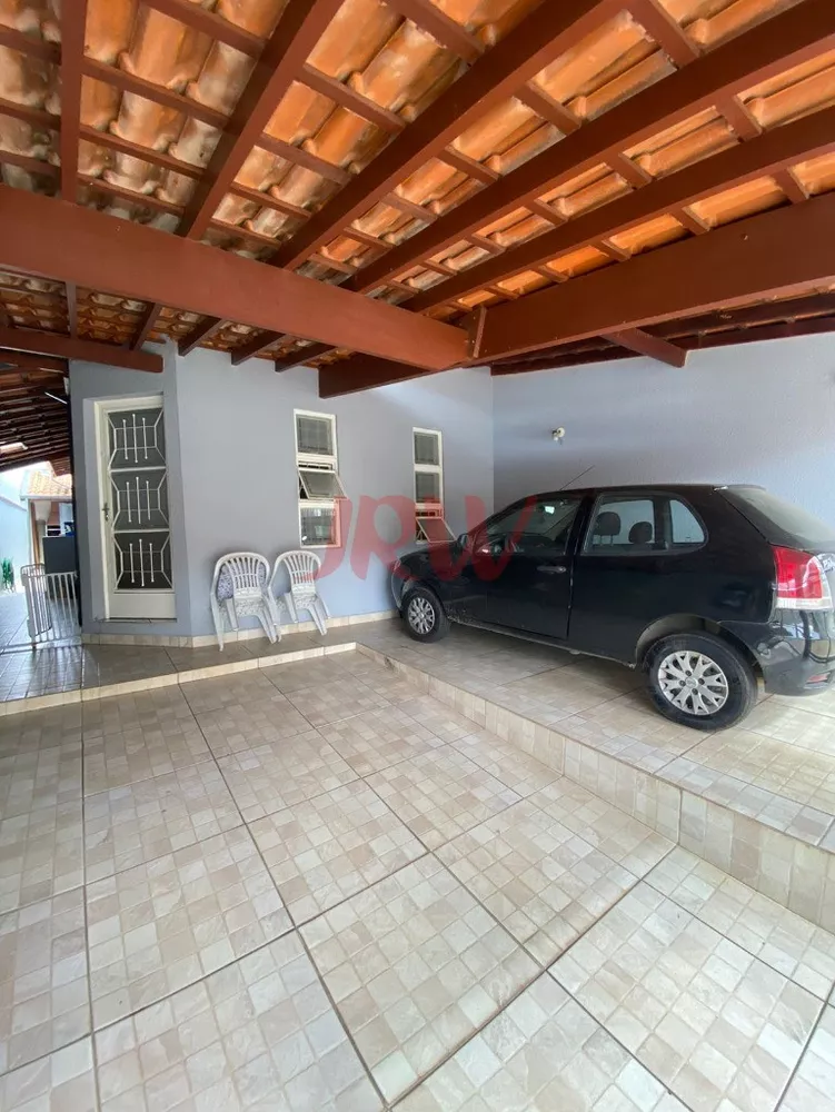 Casa à venda com 2 quartos, 130m² - Foto 1