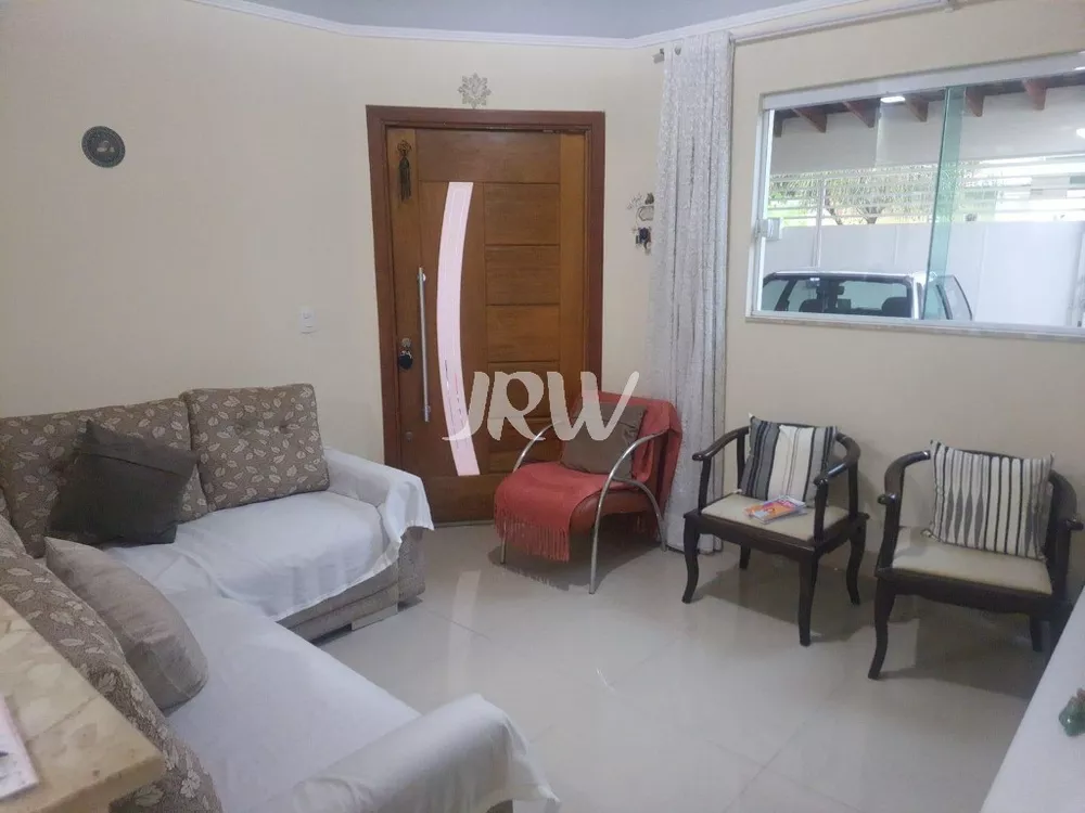 Casa à venda com 3 quartos, 100m² - Foto 1