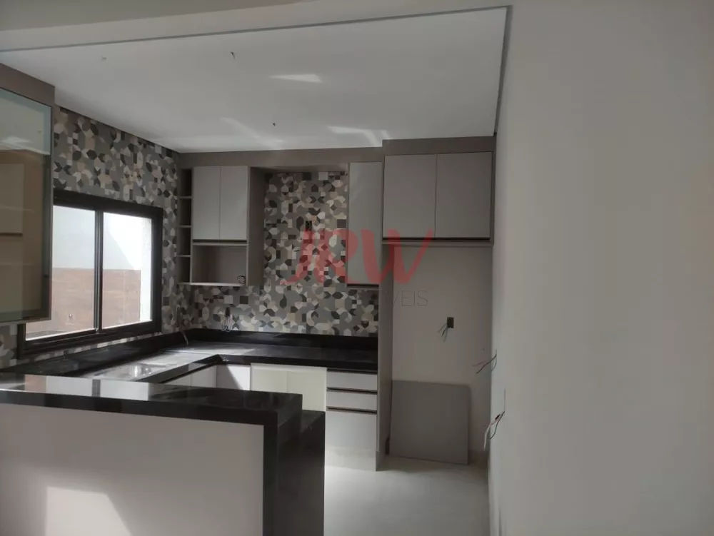 Casa à venda com 3 quartos, 175m² - Foto 1