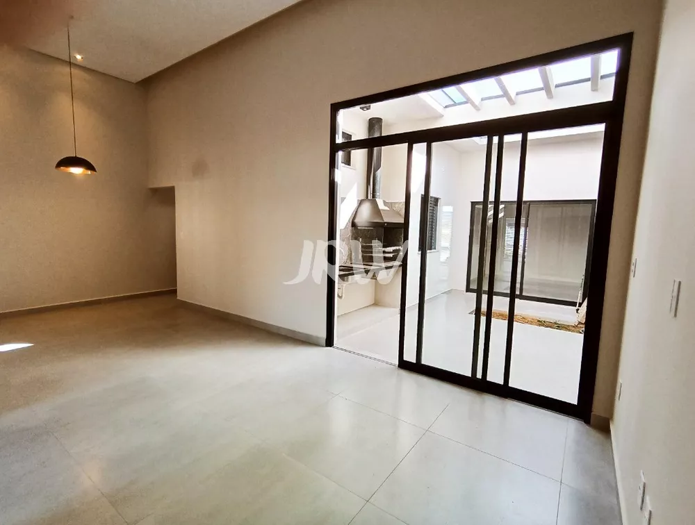 Casa à venda com 3 quartos, 150m² - Foto 1