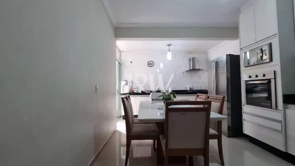 Casa à venda com 3 quartos, 170m² - Foto 4