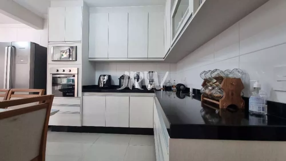 Casa à venda com 3 quartos, 170m² - Foto 1