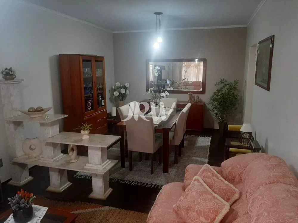 Casa à venda com 3 quartos, 250m² - Foto 2