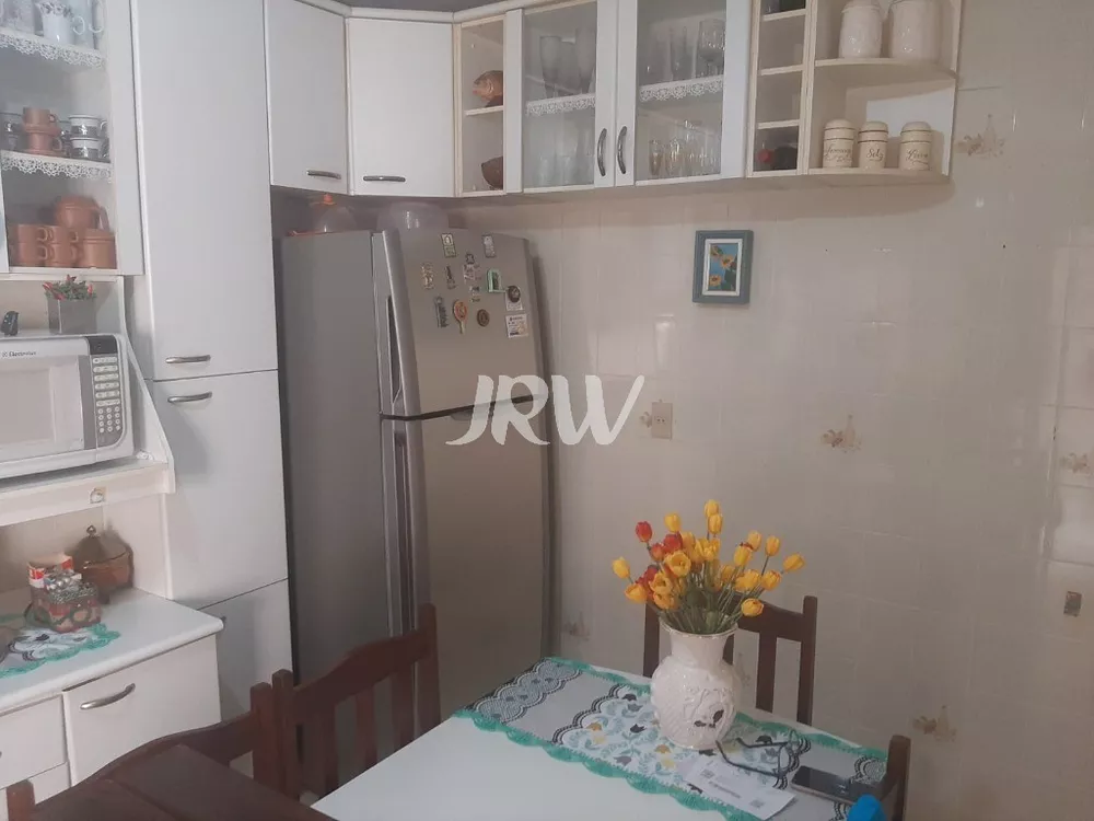 Casa à venda com 3 quartos, 250m² - Foto 4