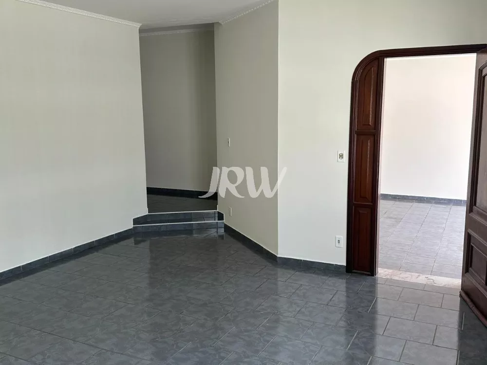 Casa à venda com 4 quartos, 470m² - Foto 2