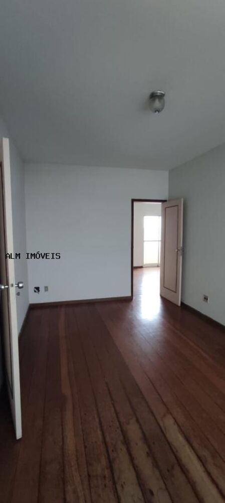 Apartamento à venda com 3 quartos, 130m² - Foto 1