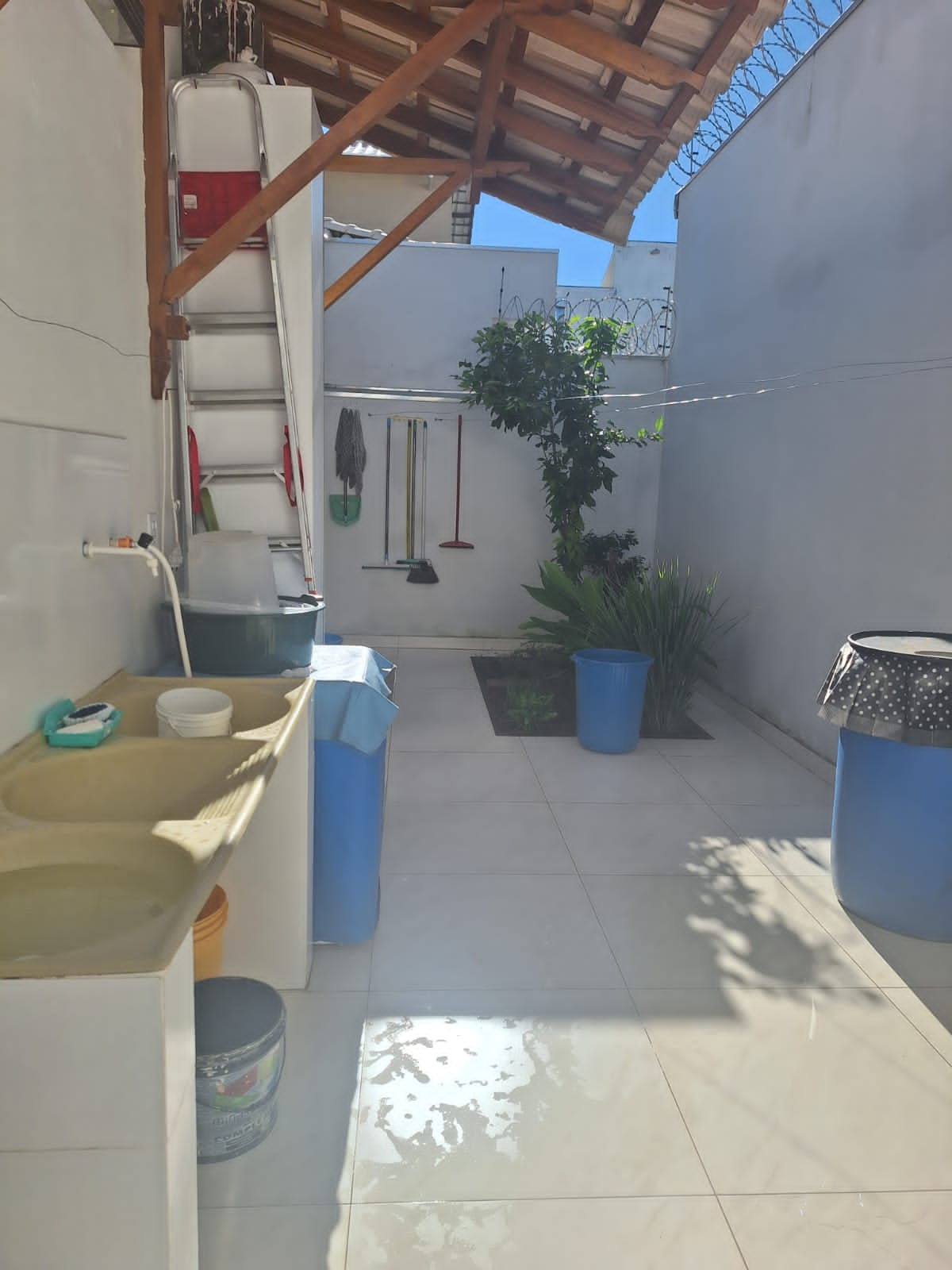 Casa à venda com 3 quartos, 74m² - Foto 4