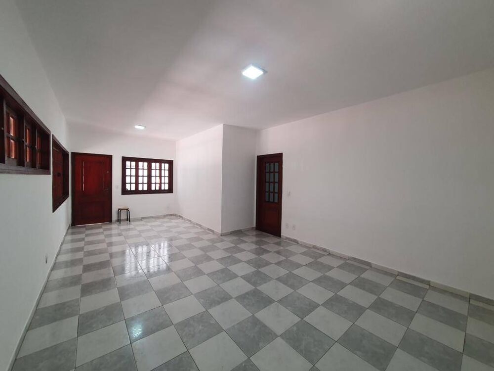 Casa para alugar com 3 quartos, 120m² - Foto 2