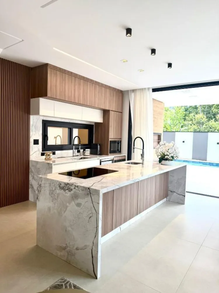 Casa, 4 quartos, 308 m² - Foto 1