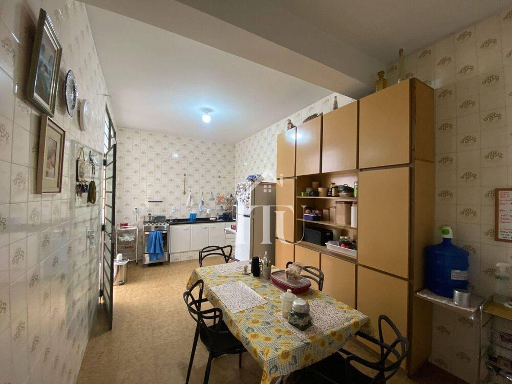 Casa, 3 quartos, 211 m² - Foto 1