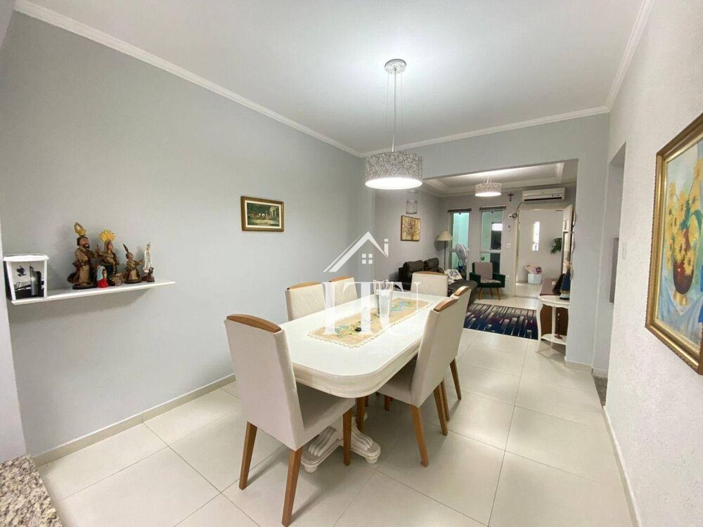 Casa à venda com 4 quartos, 200m² - Foto 1