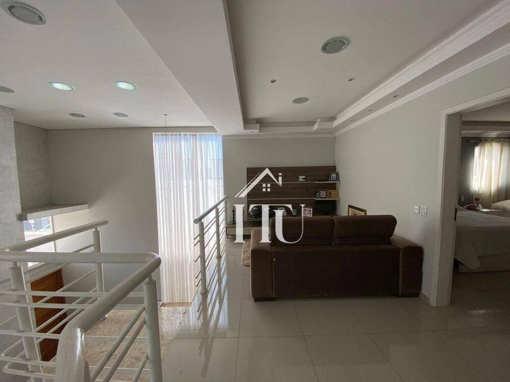 Casa à venda com 3 quartos, 200m² - Foto 1