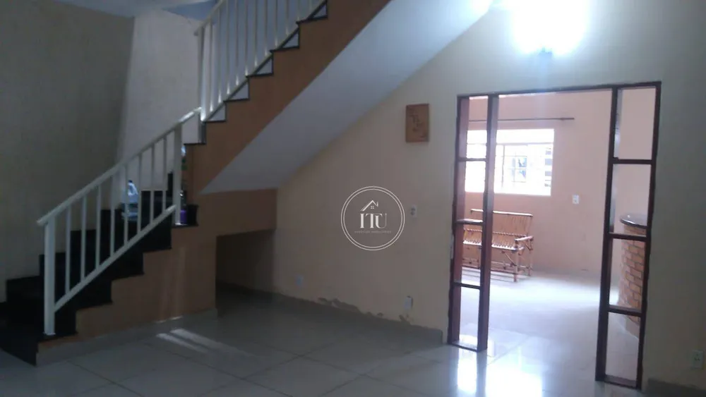 Casa, 6 quartos, 142 m² - Foto 1