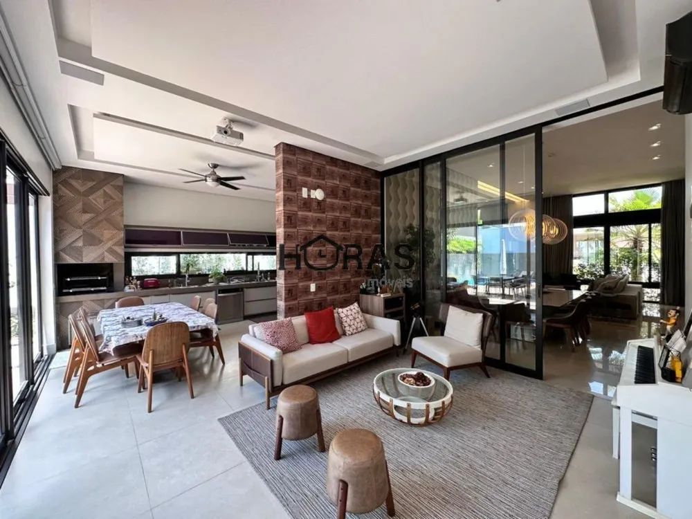 Casa, 4 quartos, 270 m² - Foto 1