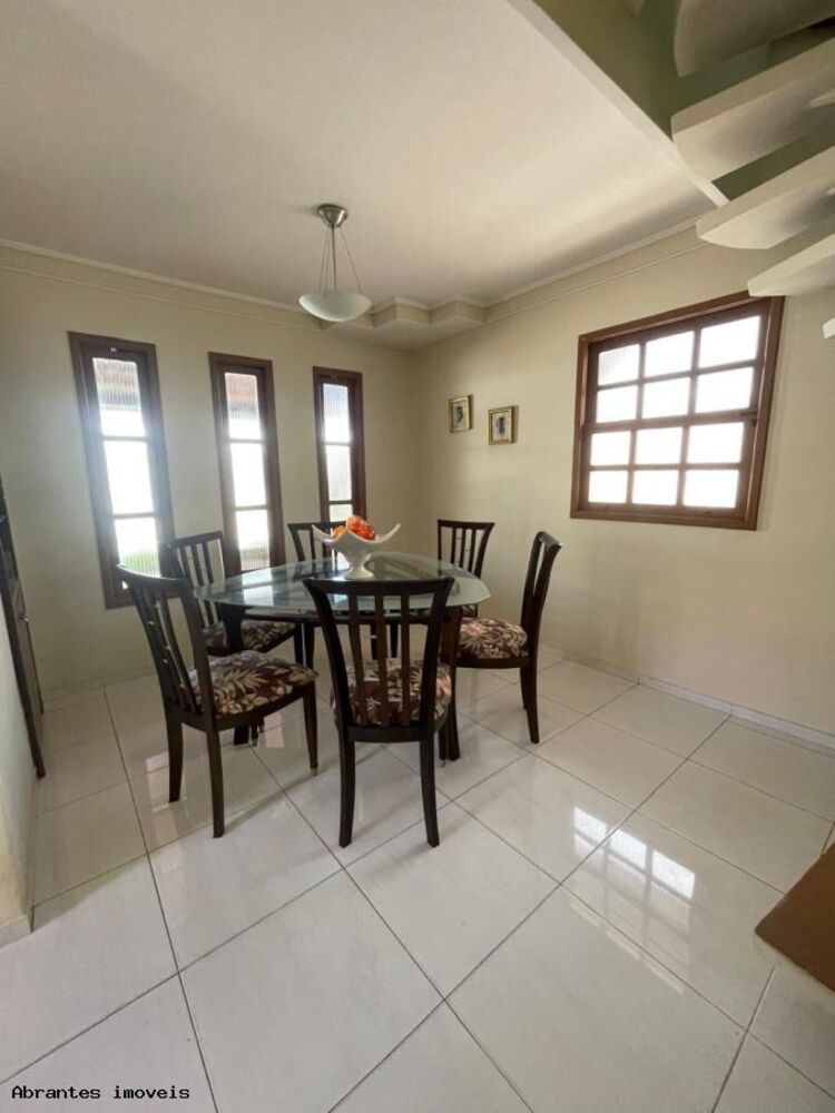 Casa de Condomínio à venda com 3 quartos, 200m² - Foto 3