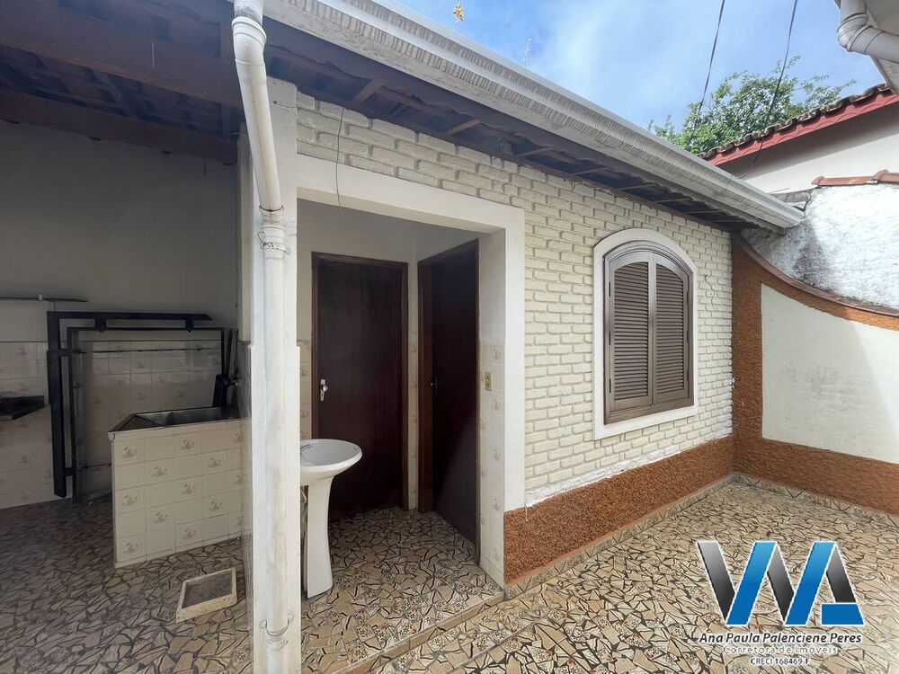 Casa para alugar com 5 quartos, 250m² - Foto 1