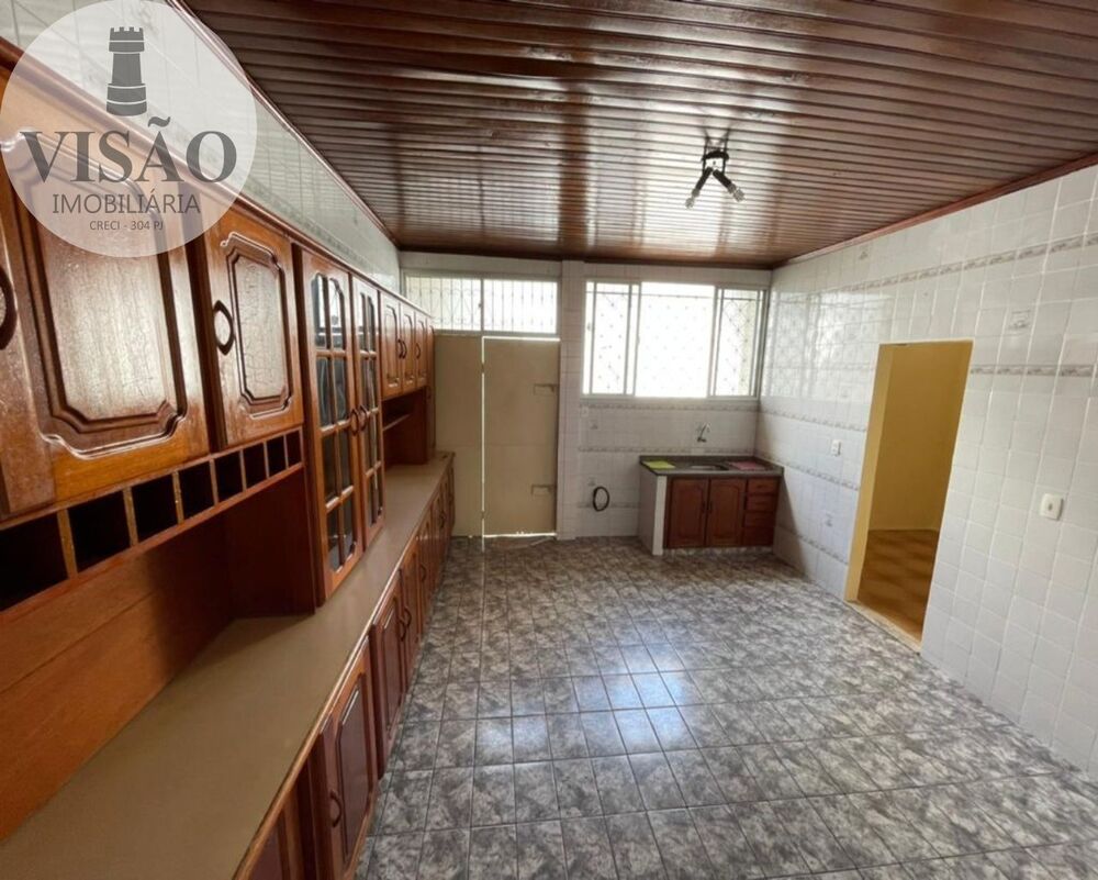 Casa à venda com 3 quartos, 252m² - Foto 1