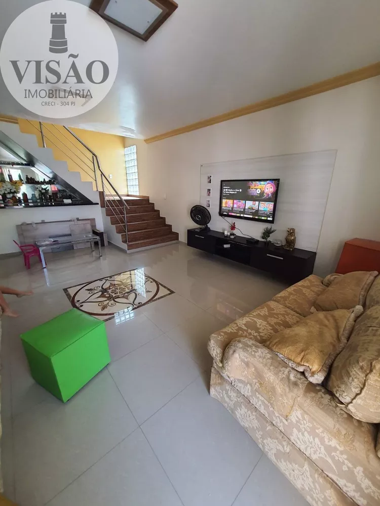 Casa à venda com 3 quartos, 300m² - Foto 2