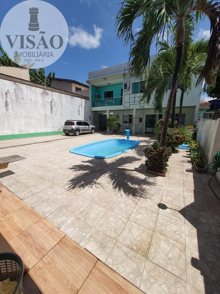 Casa à venda com 3 quartos, 300m² - Foto 1