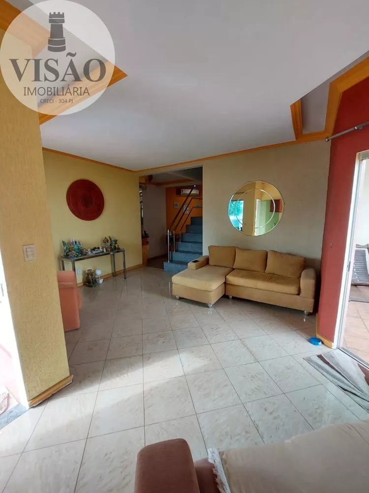 Casa à venda com 3 quartos, 235m² - Foto 2