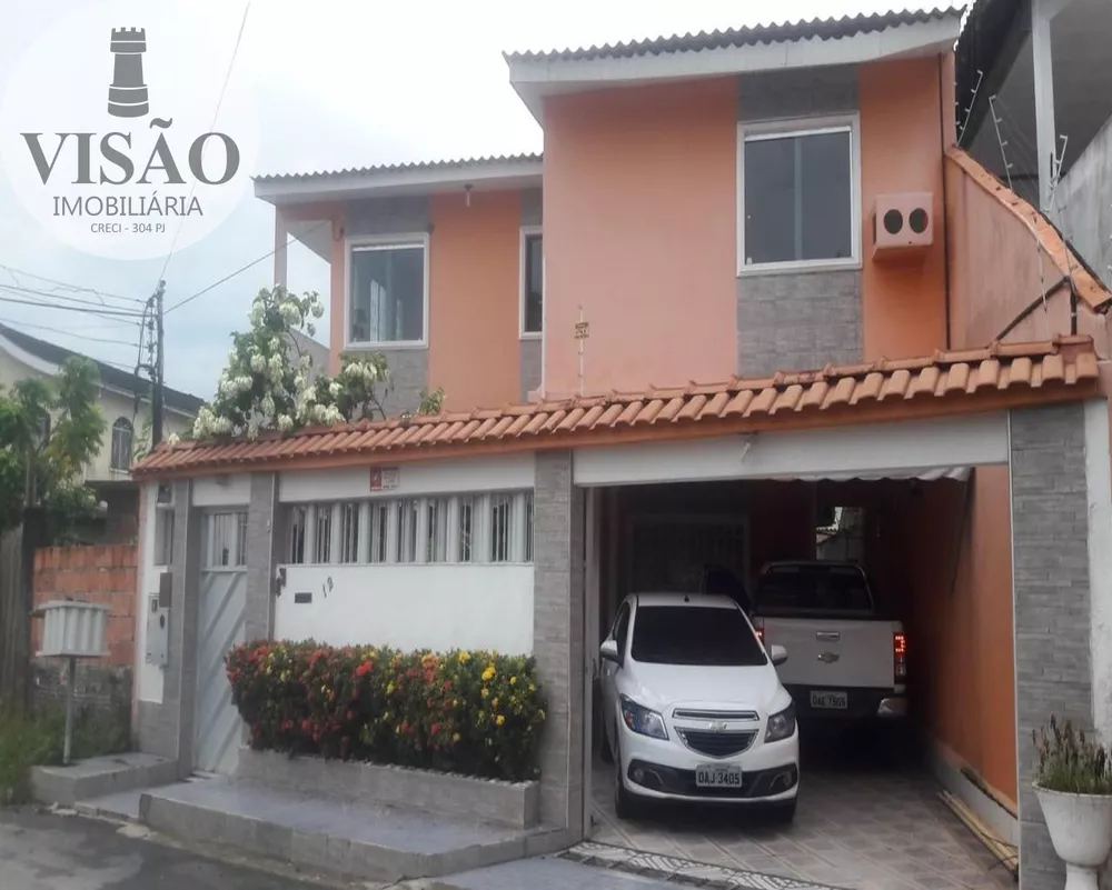 Casa à venda com 6 quartos, 300m² - Foto 1