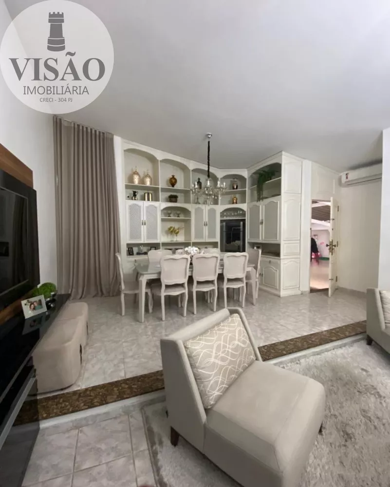 Casa à venda com 4 quartos, 250m² - Foto 2