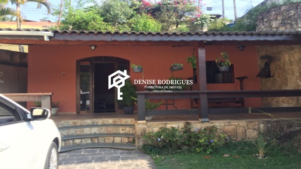 Casa à venda com 3 quartos, 185m² - Foto 1